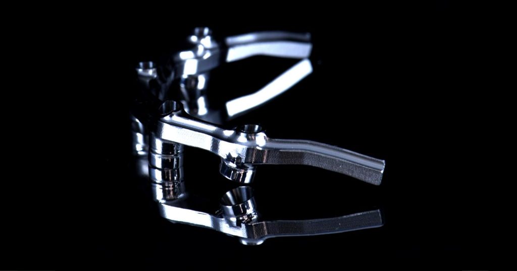 インプラント支持のメタルフレームワーク。多数歯欠損に対する上部構造の骨格部分